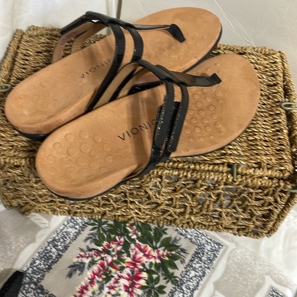 Elegant Vionic Adjustable Black Women's Sandals Sz 9 Mint